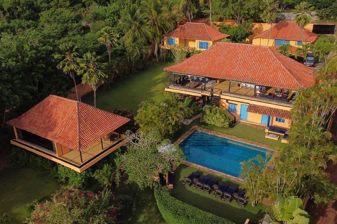 Vista aérea de villa con piscina en Playa El Agua